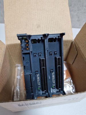 Đế xe buýt HỆ THỐNG X20BB81 B&R X20 với một khe cắm mở rộng